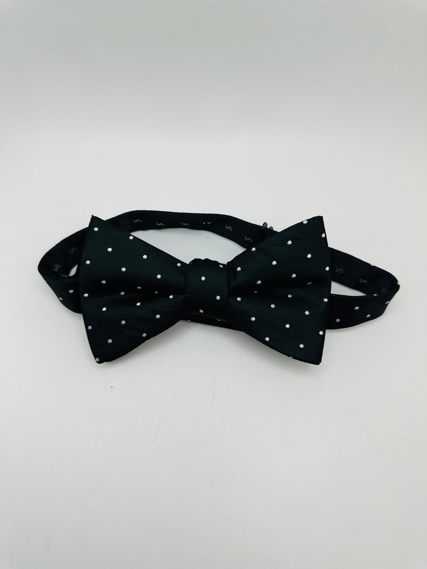 Adjustable tie