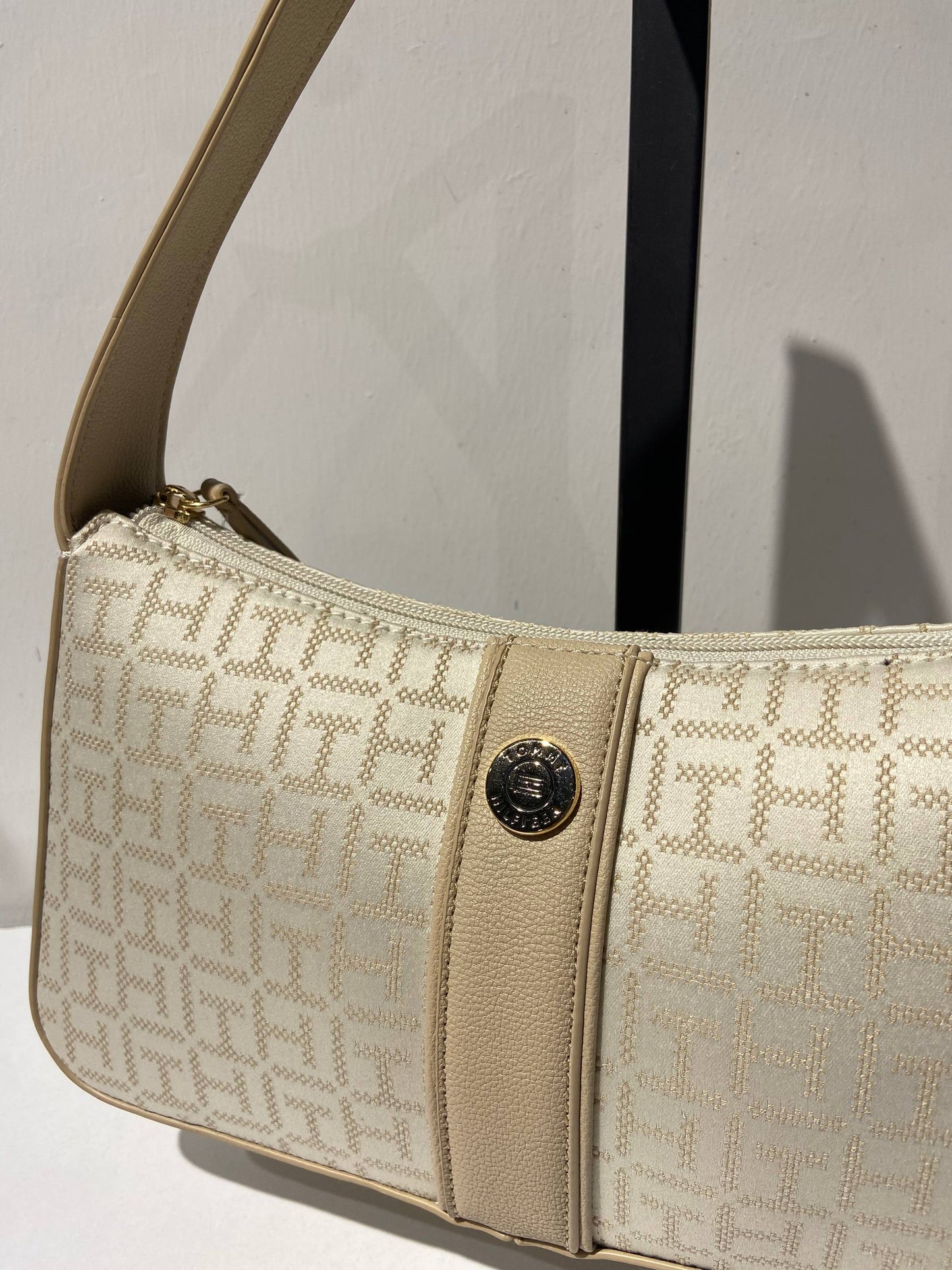 Tommy Hilfiger bag
