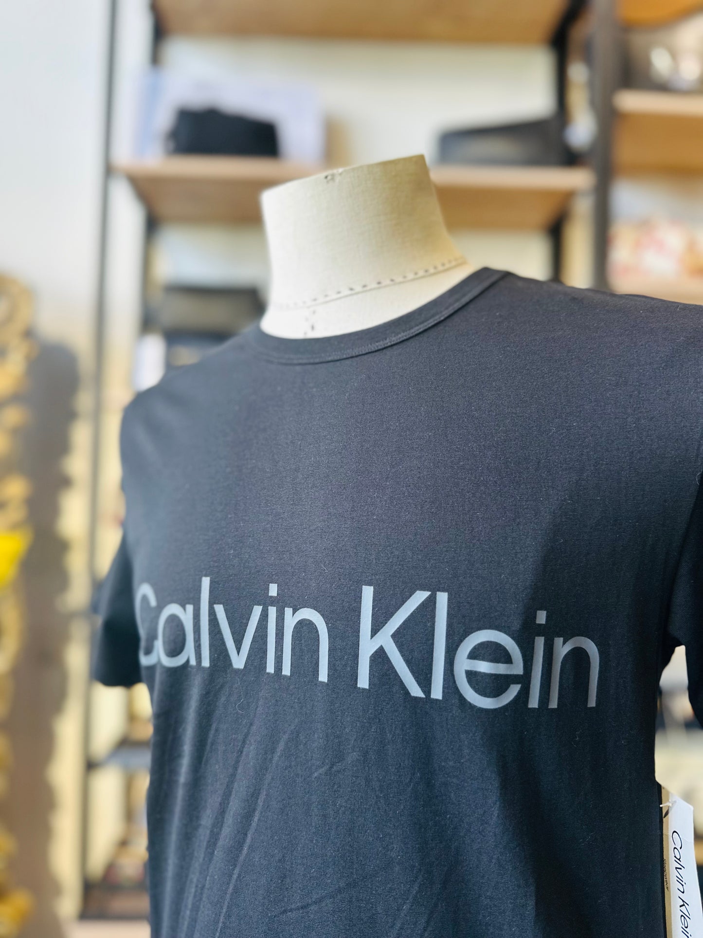 Calvin Klein t-shirt size small