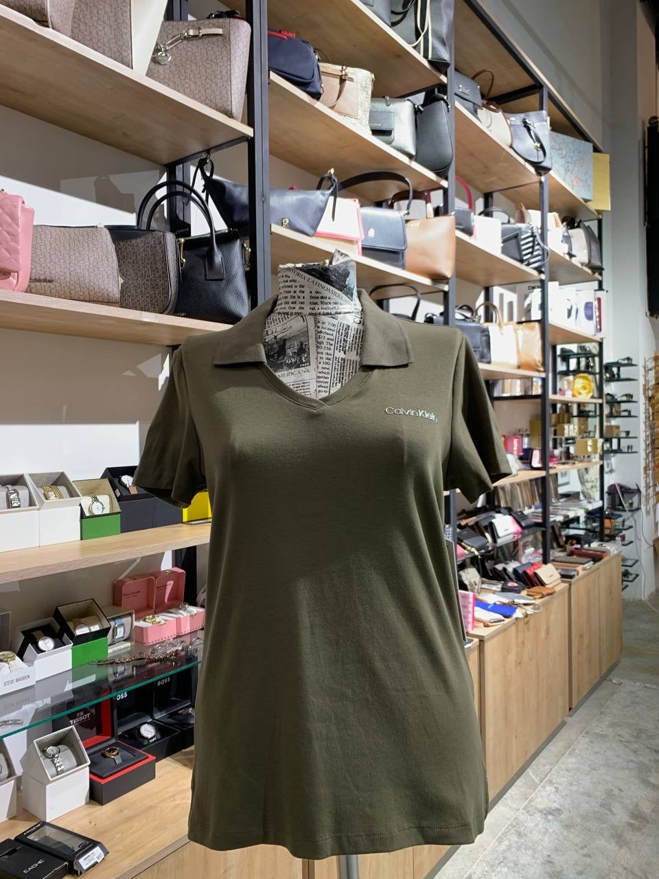 Calvin Klein t-shirt size Small