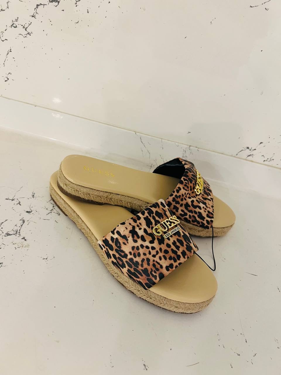 Guess sandal size 40