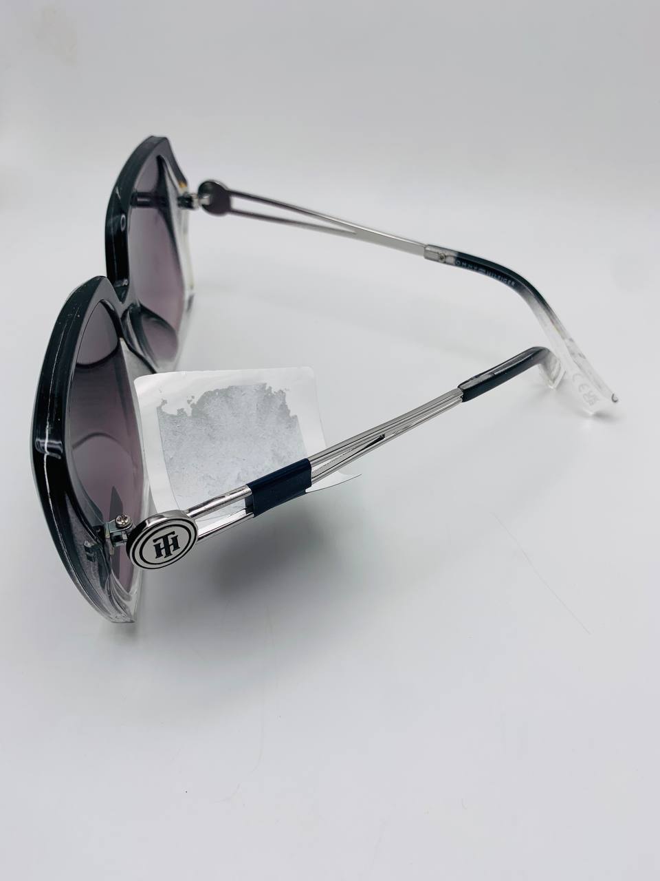 Tommy Hilfiger sunglass