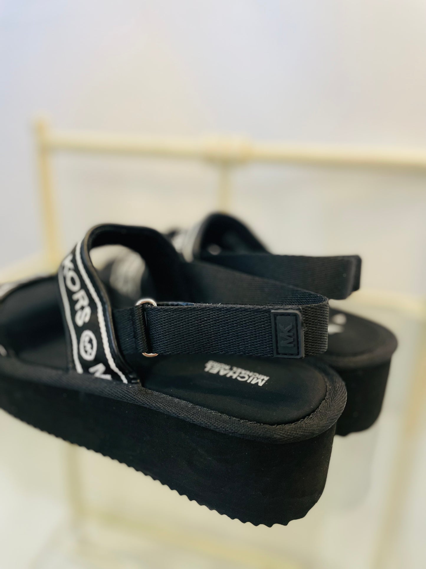 Michael kors sandal size 39