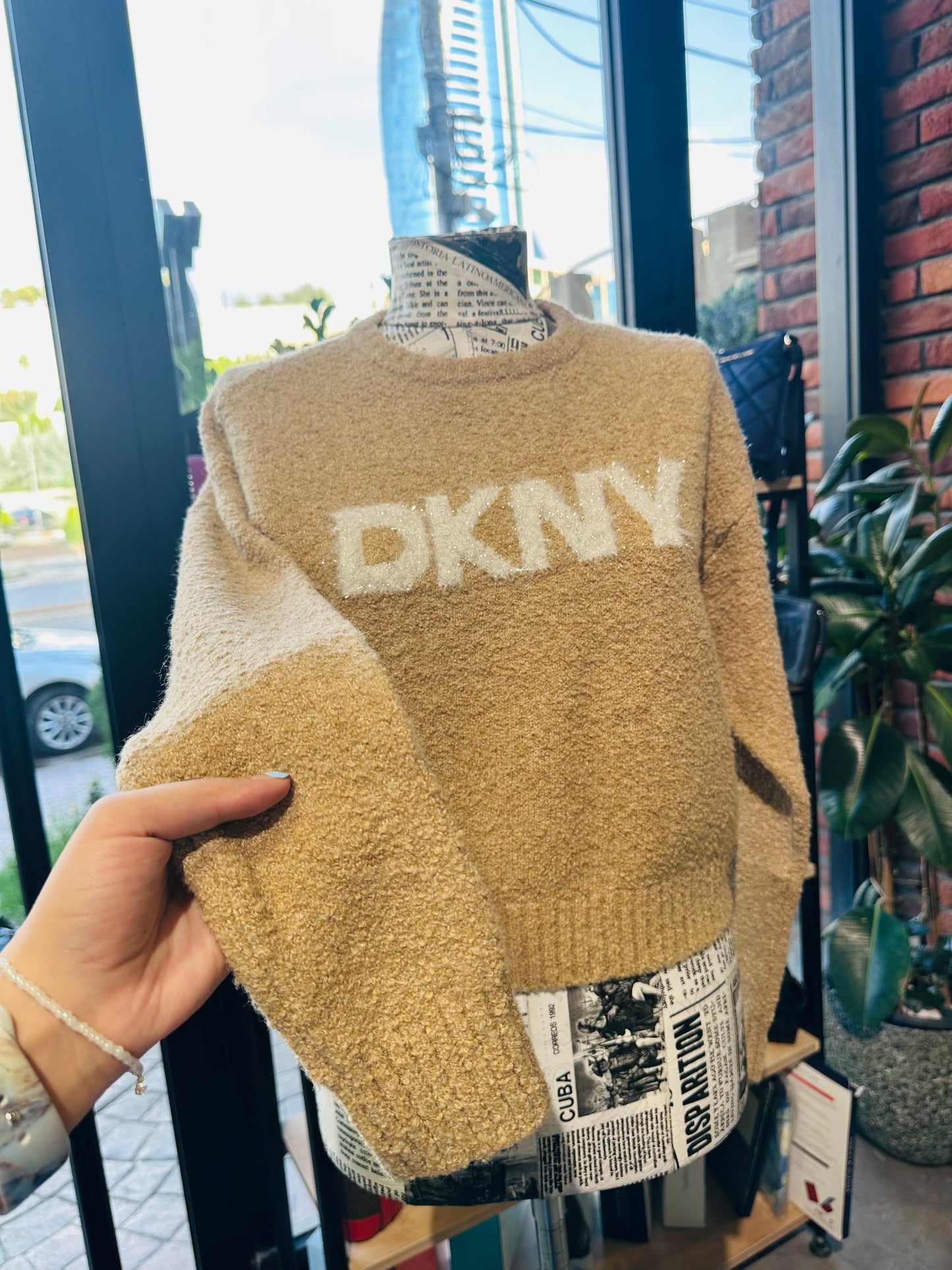 Dkny sweater size small
