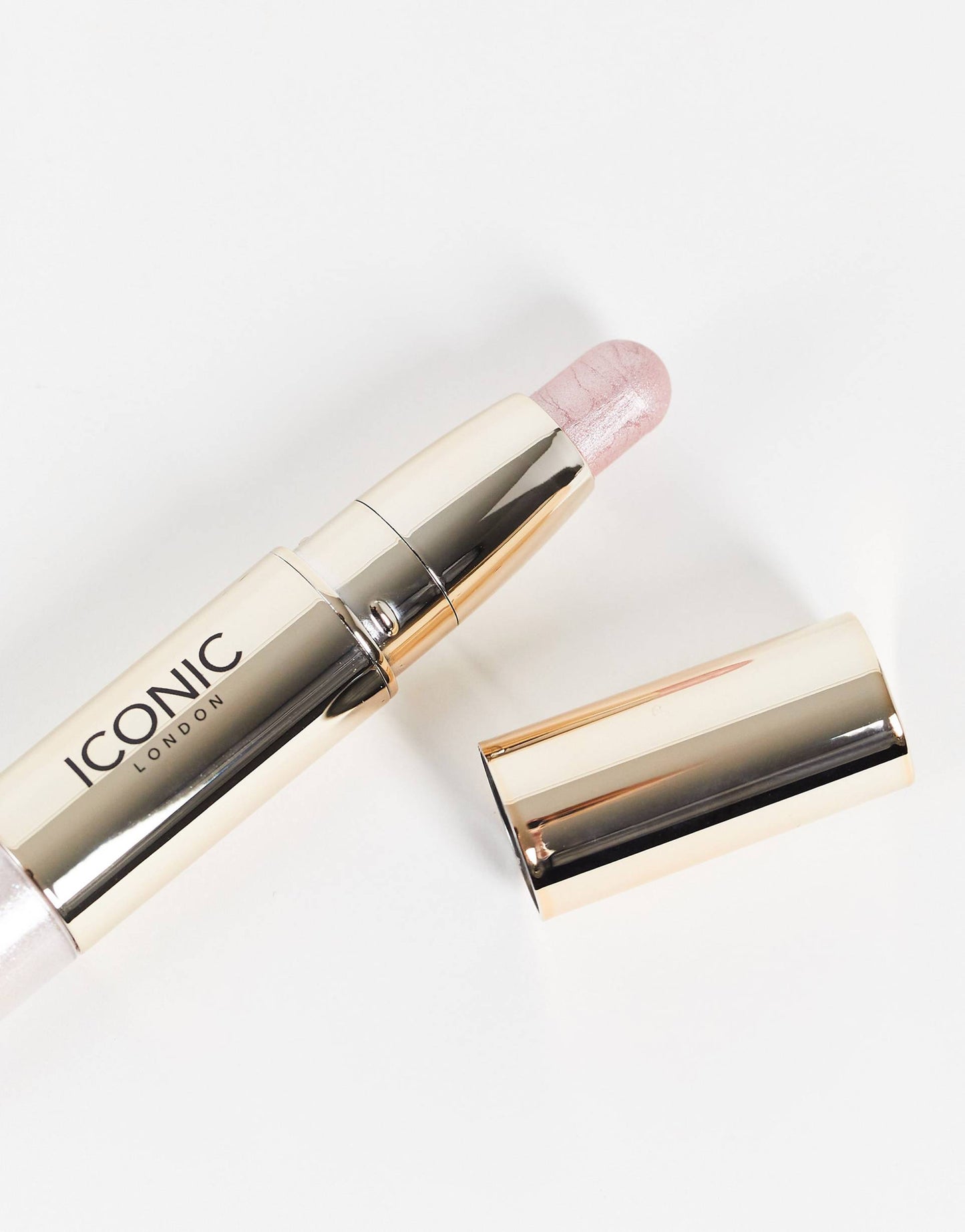 Iconic London 2 in 1 shimmering eye crayon with metallic pigment designed to create golssy shade quartz