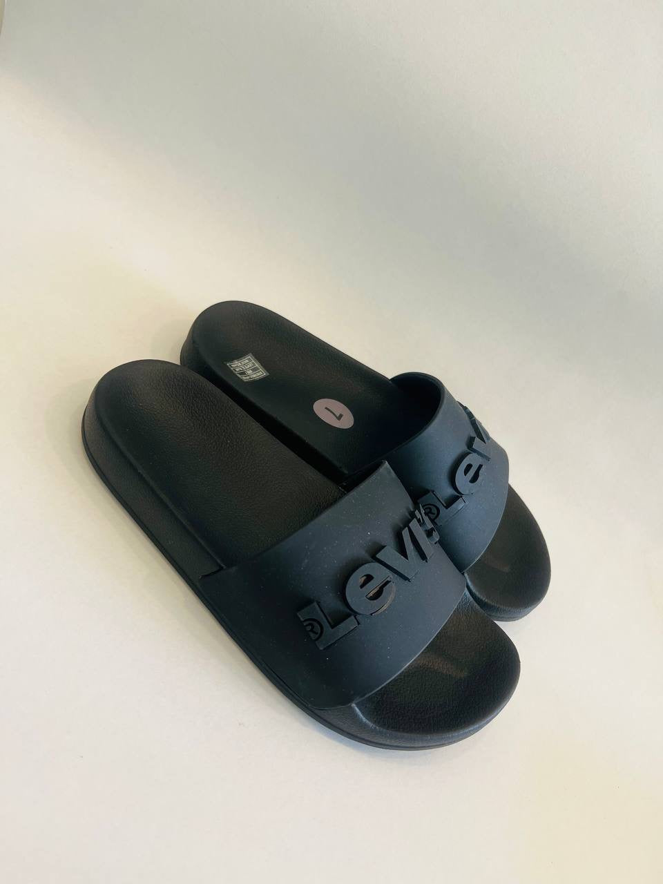 Levis sandal size 37.5