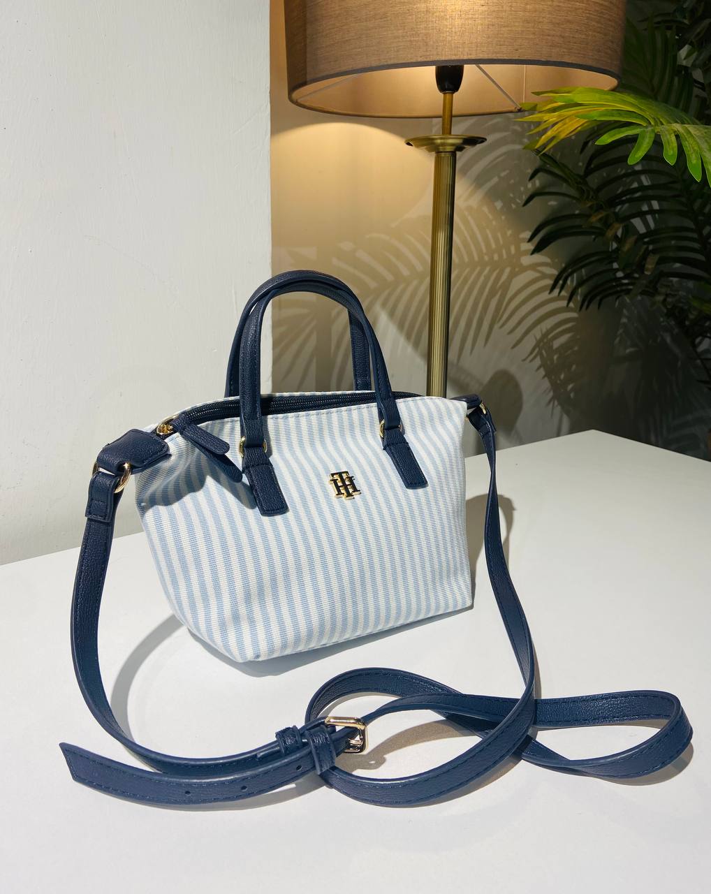 Tommy Hilfiger bag