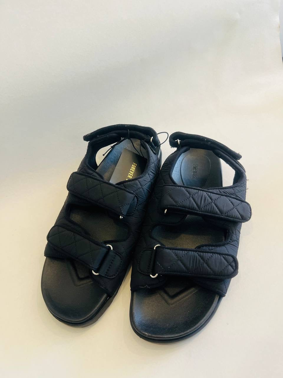 Forever 21 sandal size 44