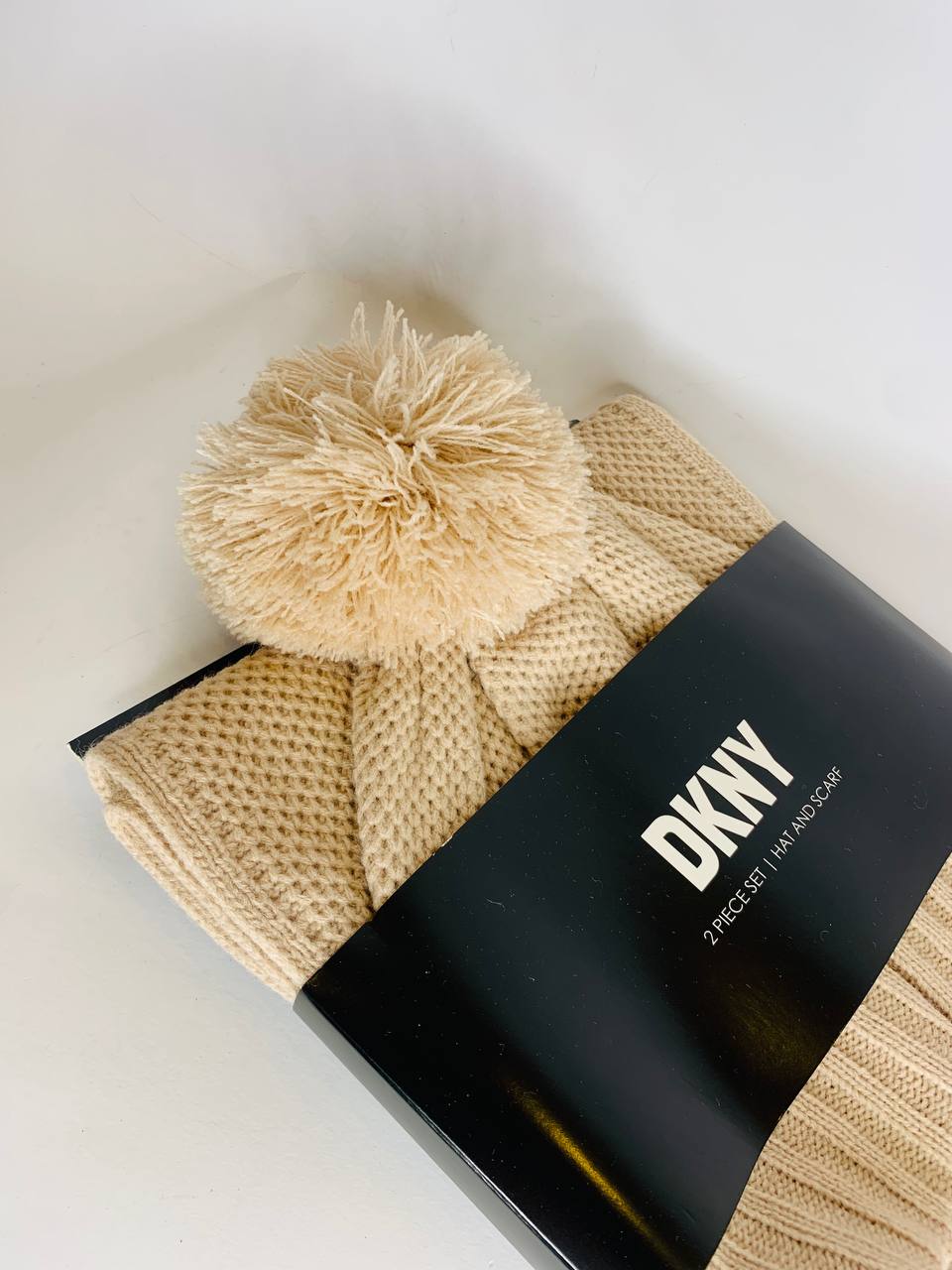 Dkny scarf set