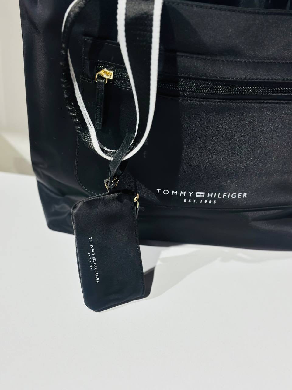 Tommy Hilfiger shoulder bag with wallet