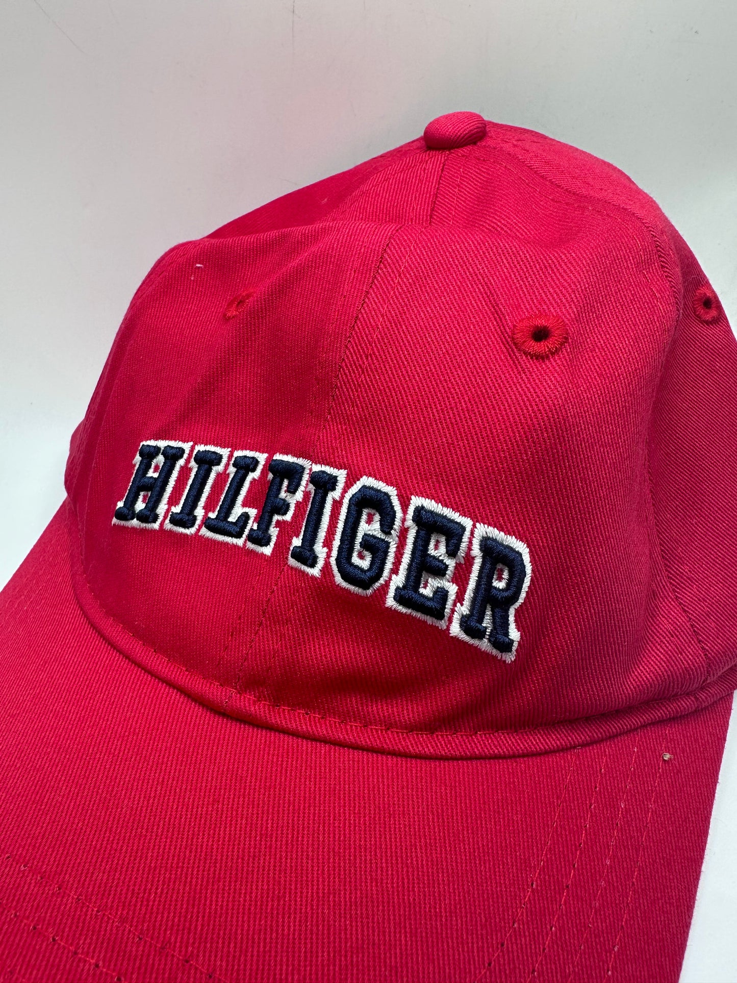 Tommy Hilfiger hat