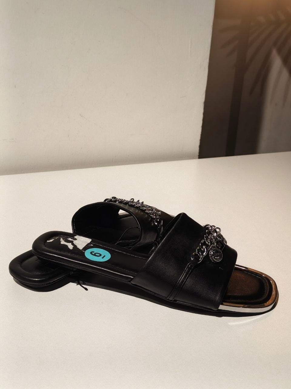 Dkny sandal size 6