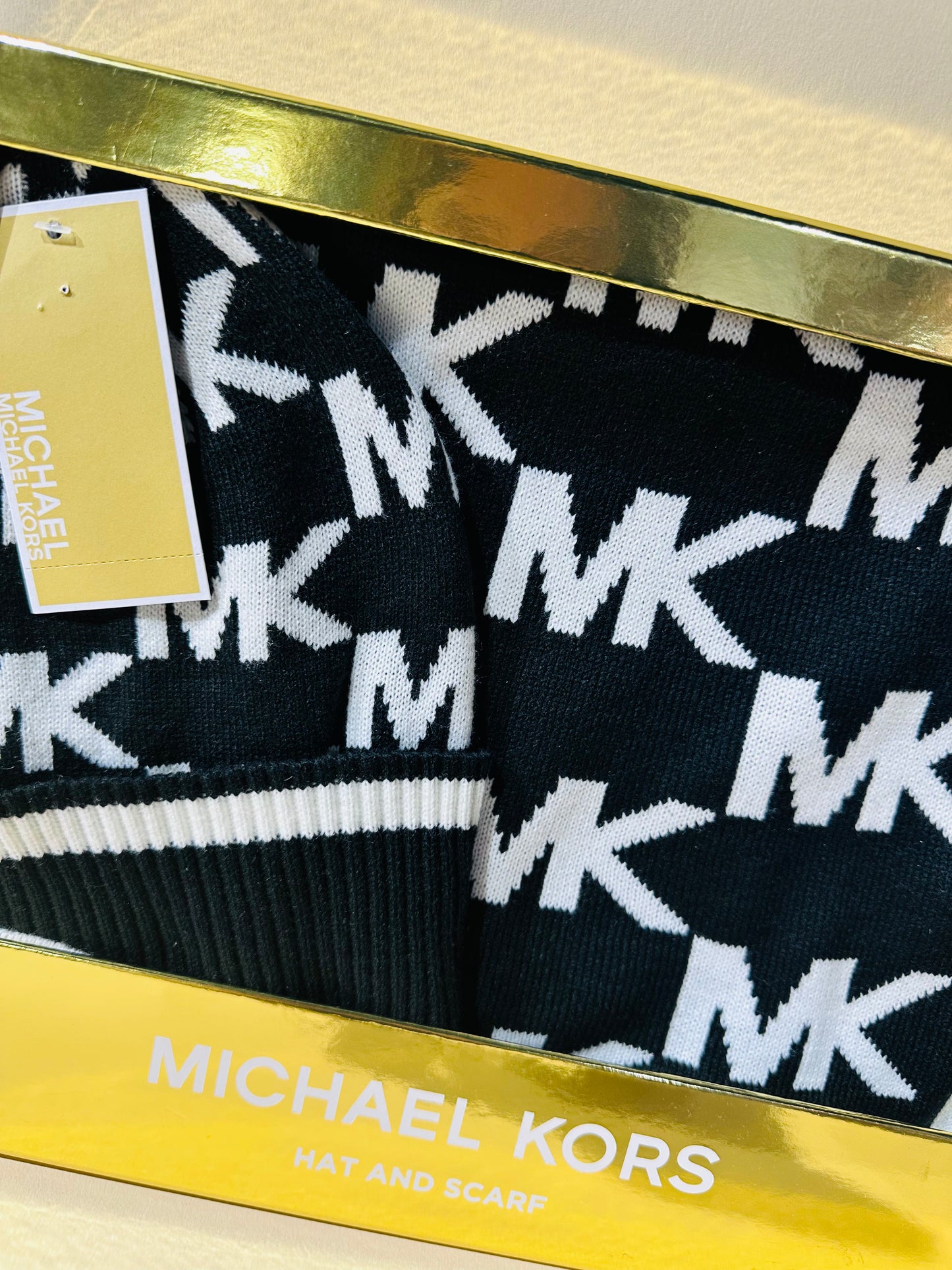 Michael kors hat & scarf set