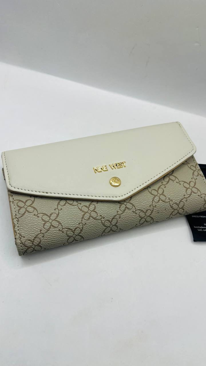 nine west wallet