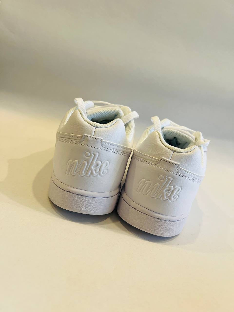 Nike sneakers size 42