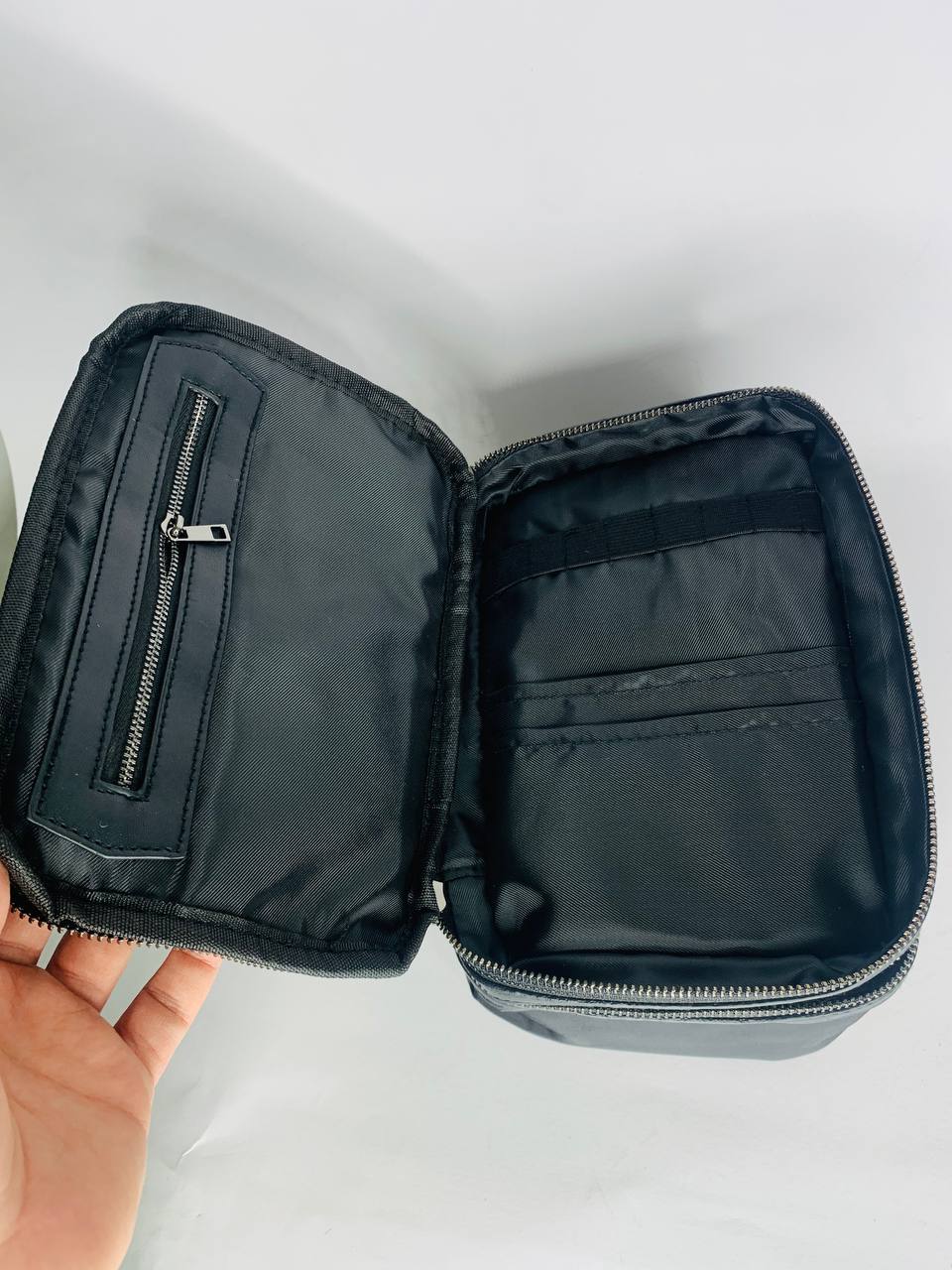 Guess makeup & skincare bag