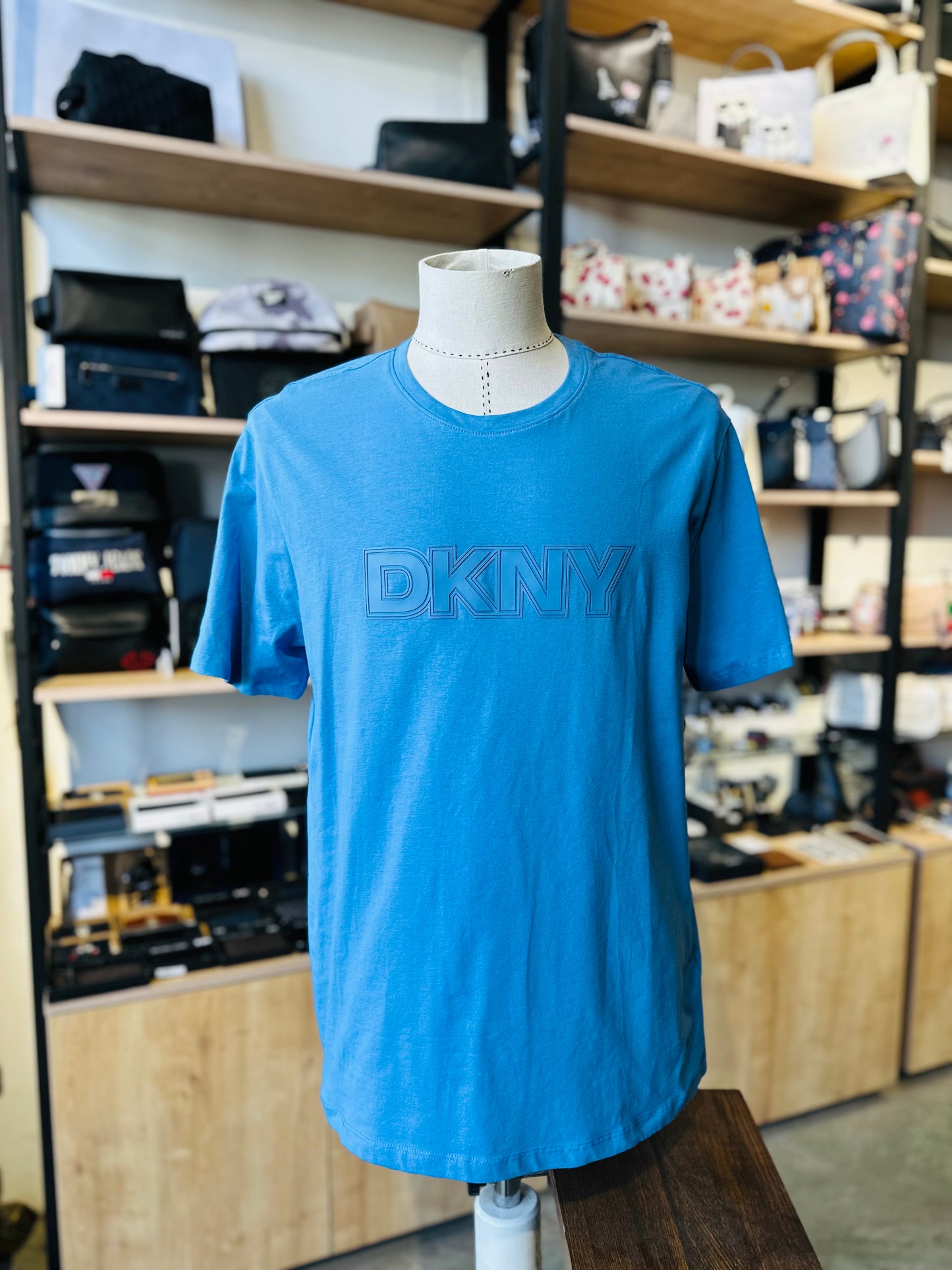 DKNY t-shirt size large