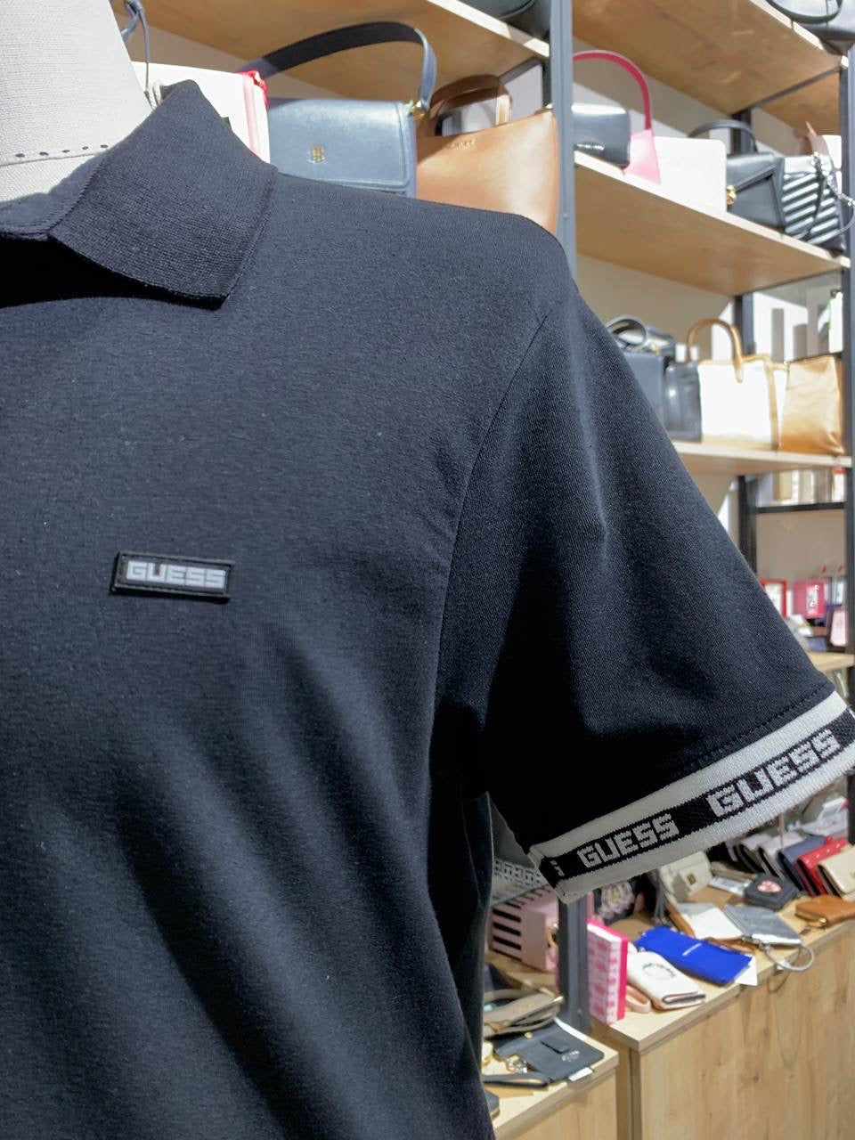 Guess t-shirt size medium