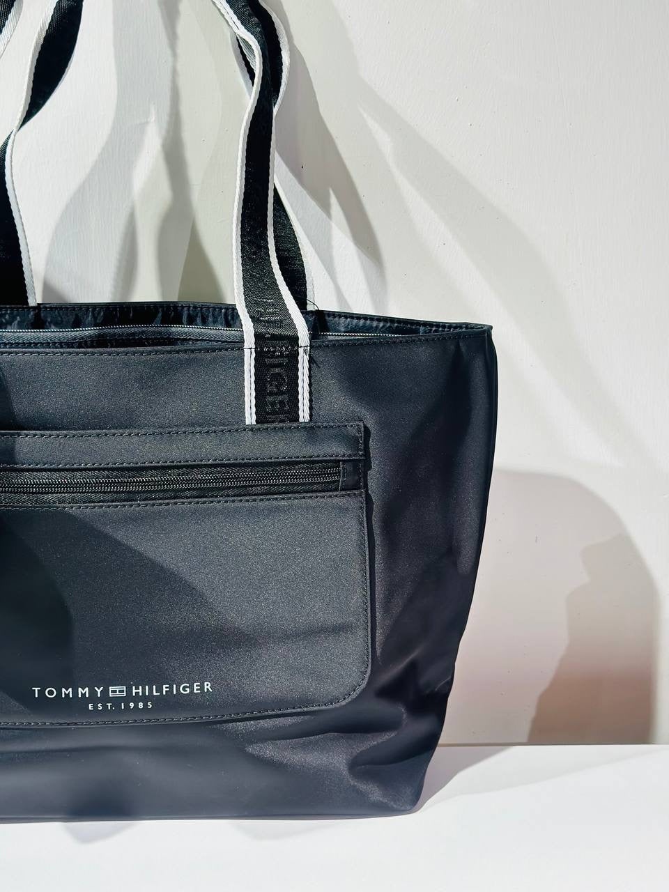 Tommy Hilfiger shoulder bag with wallet