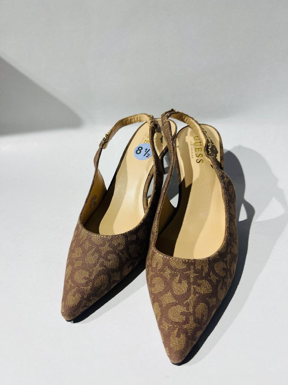 guess shoes size 39