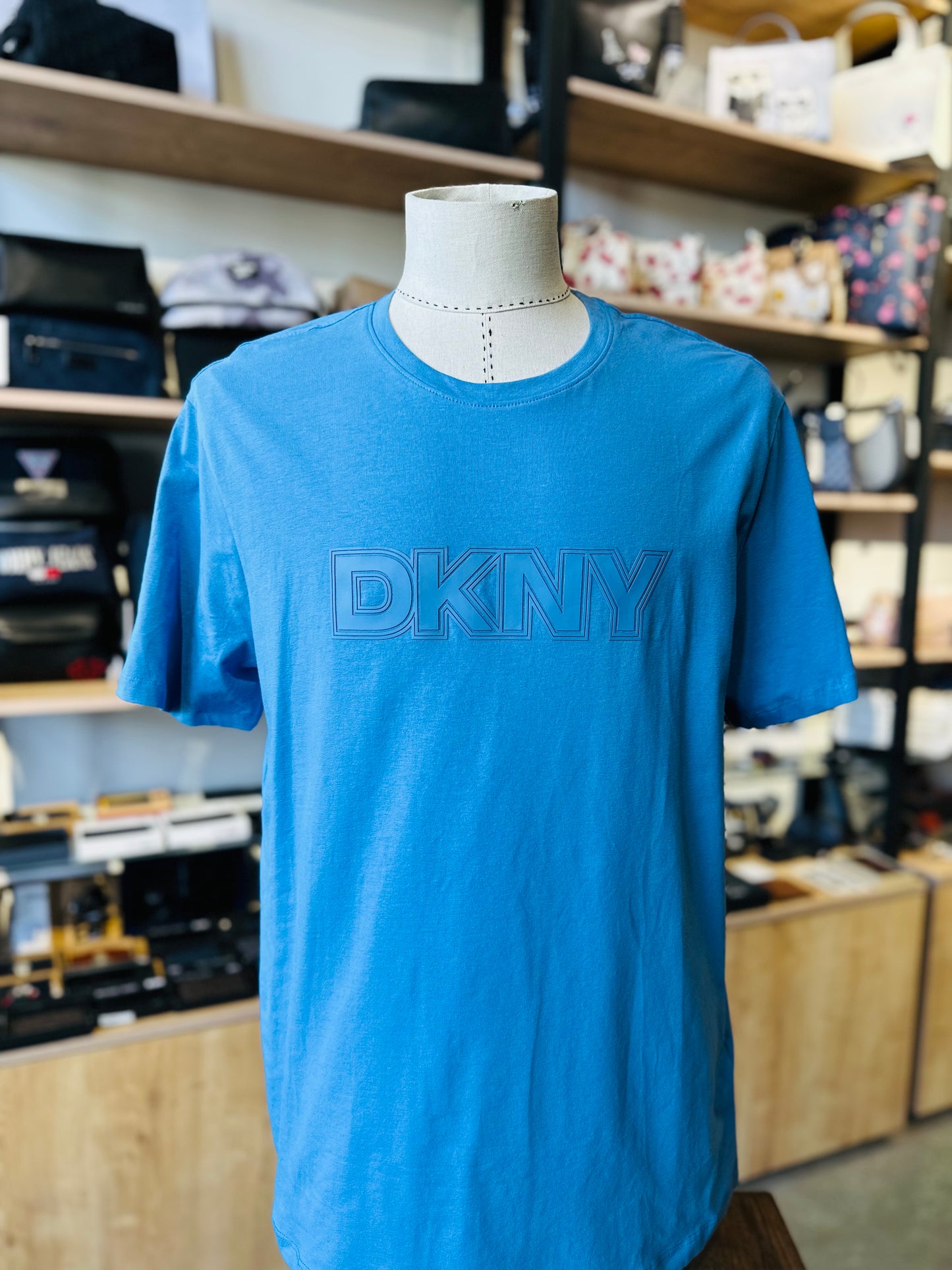 DKNY t-shirt size large