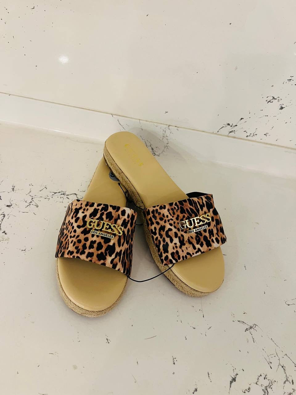 Guess sandal size 40