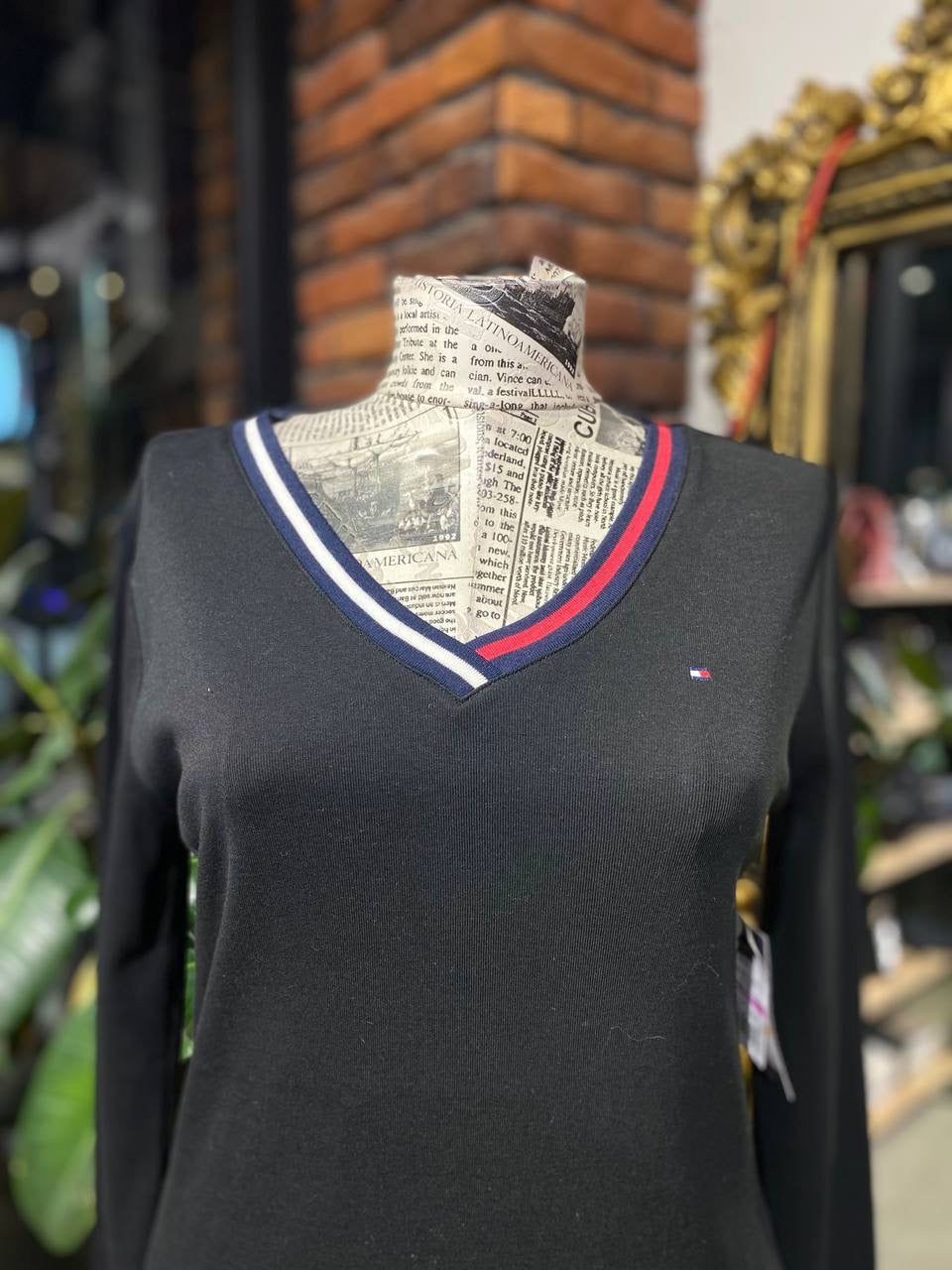 Tommy Hilfiger sweater size small