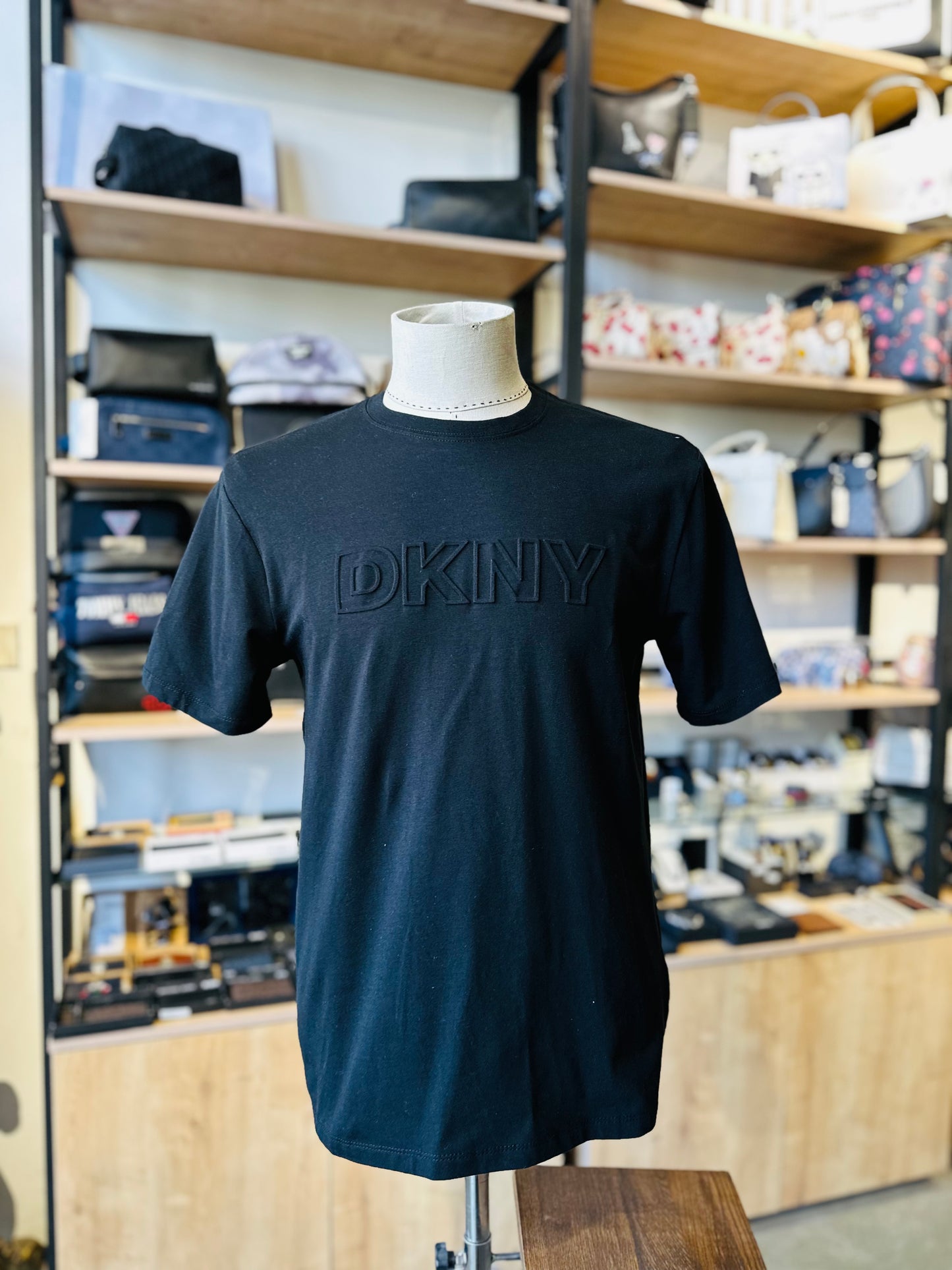 DKNY t-shirt size small