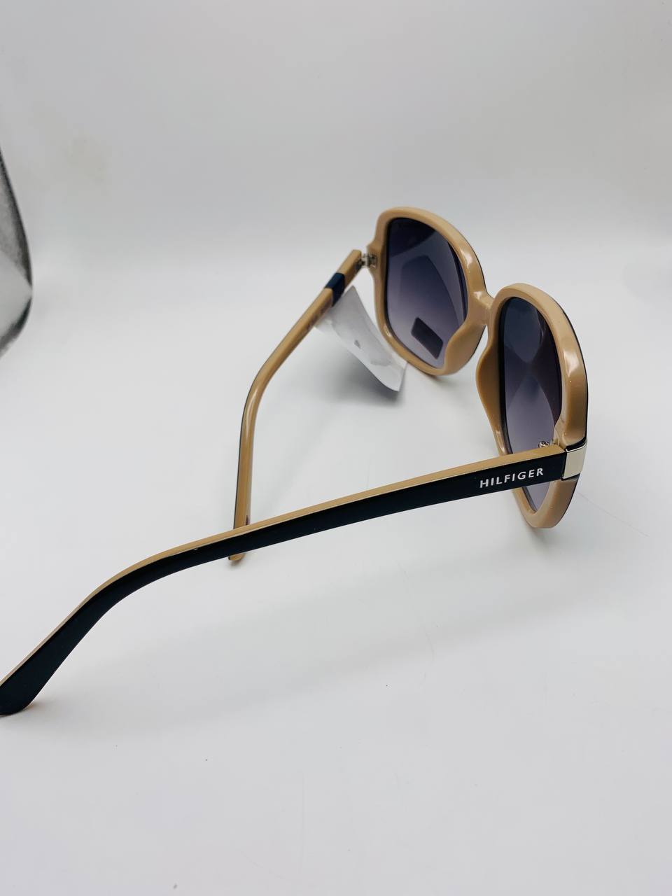 Tommy Hilfiger sunglass
