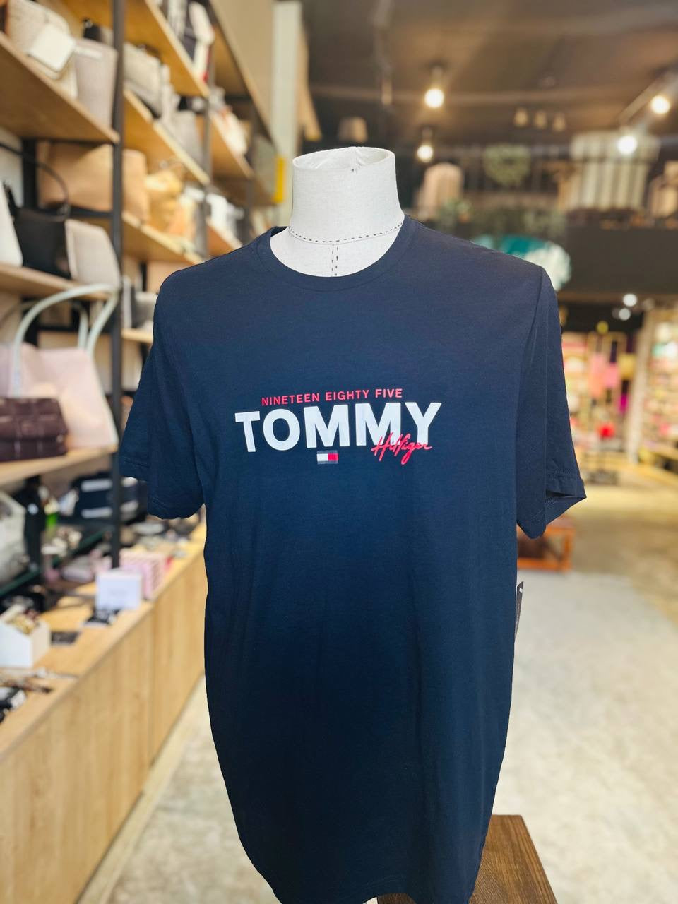 Tommy Hilfiger t-shirt size large