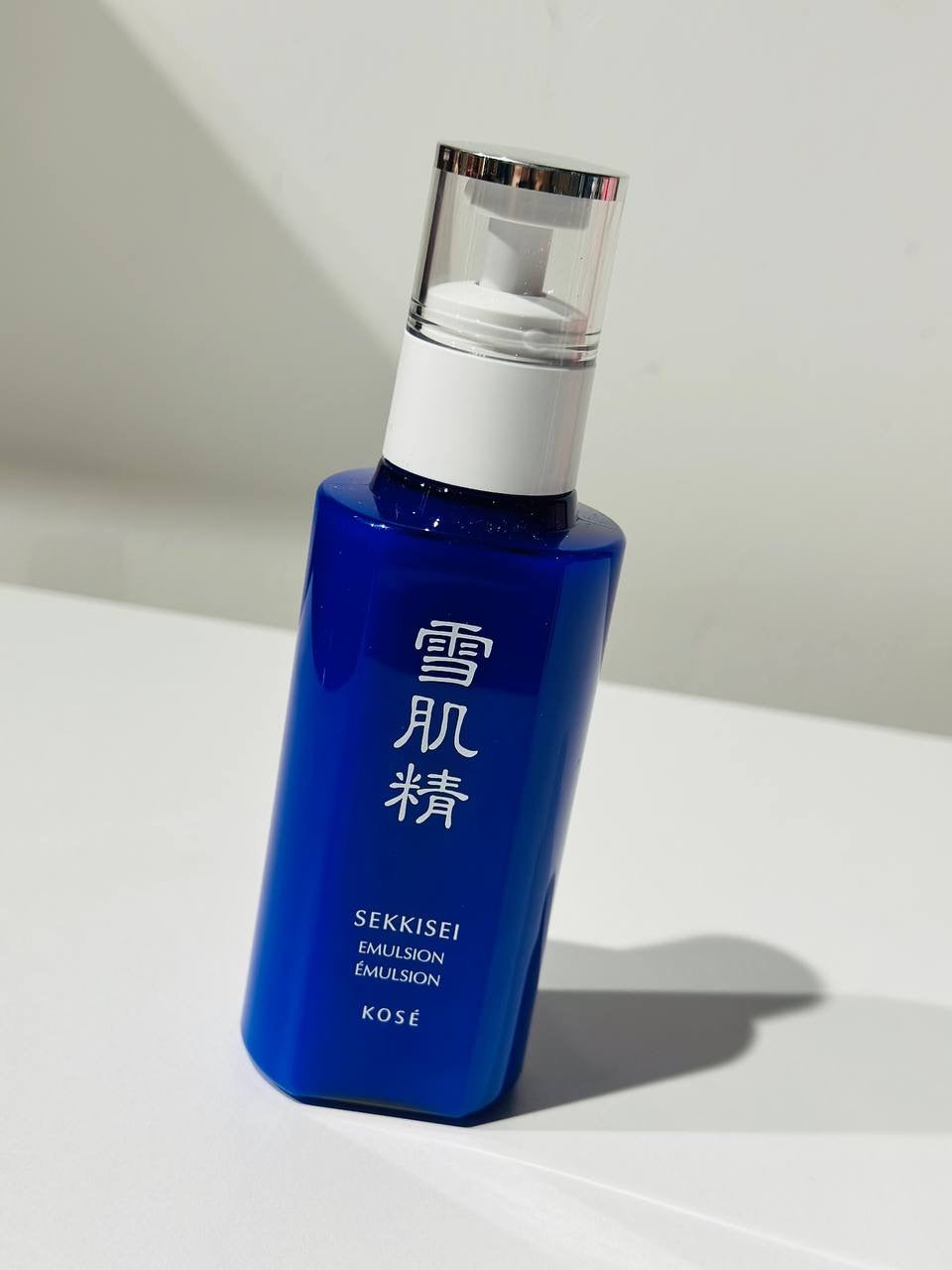 KOSÉ SEKKISEI Emulsion It is a lightweight, hydrating facial moisturizer that contains oriental herbal extracts to help brighten and soften the skin