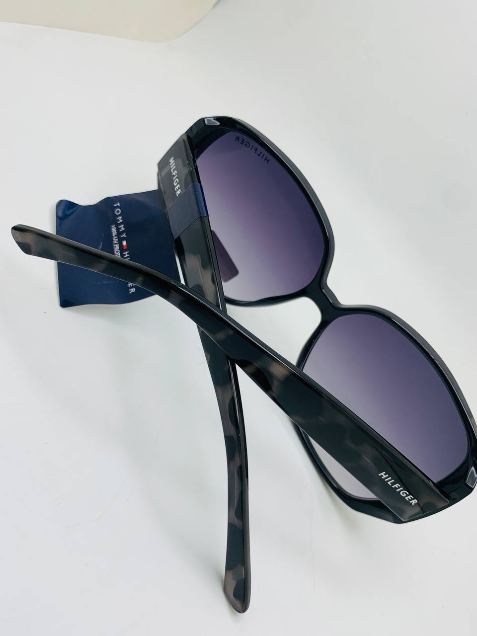 Tommy Hilfiger sunglass