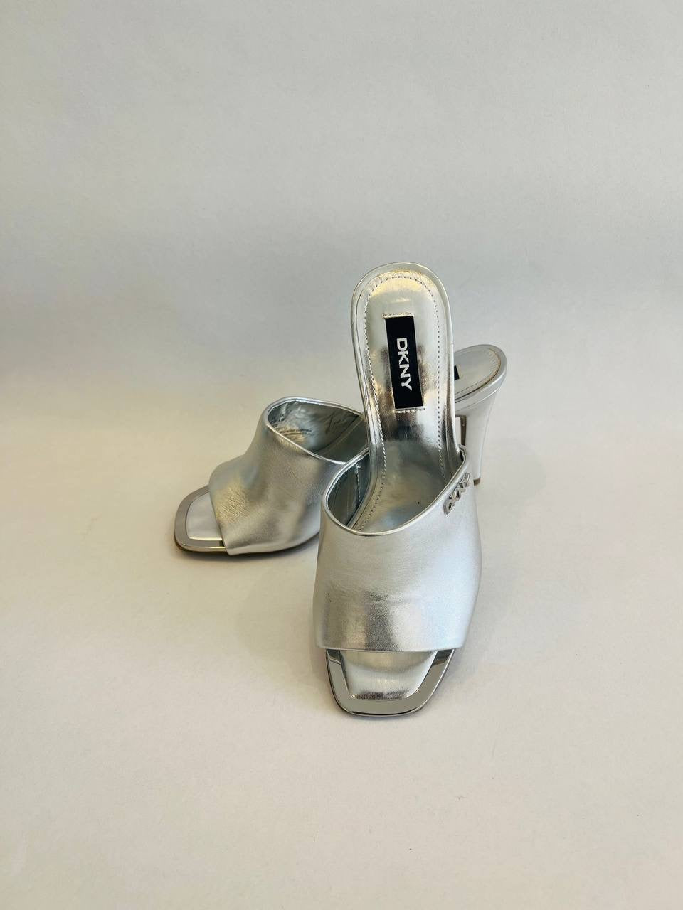 Dkny sandal size 37