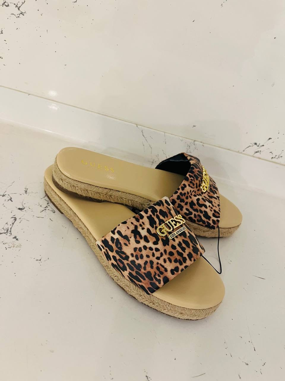 Guess sandal size 40