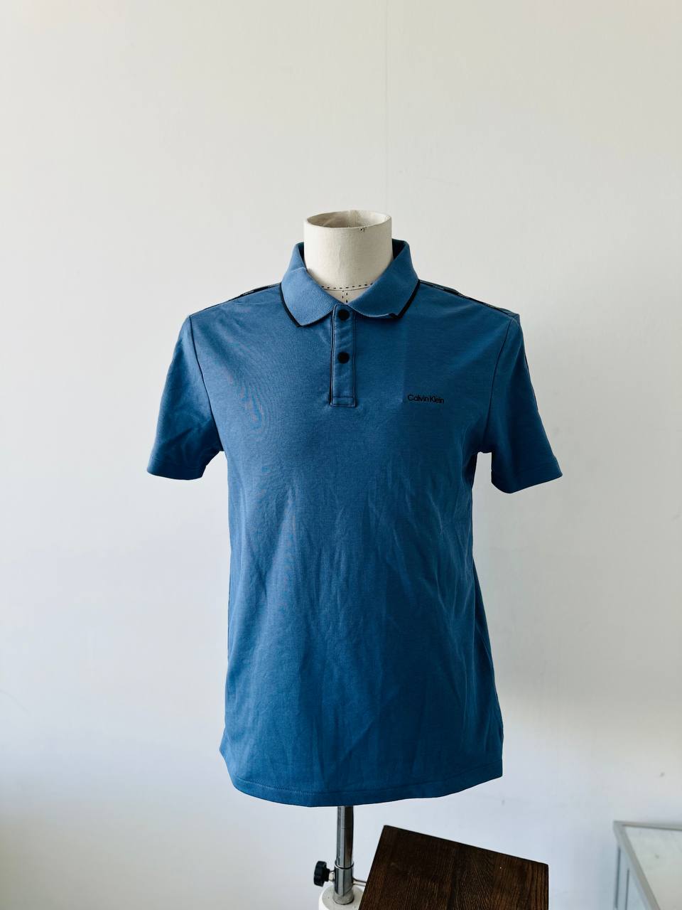 Calvin Klein shirt size small