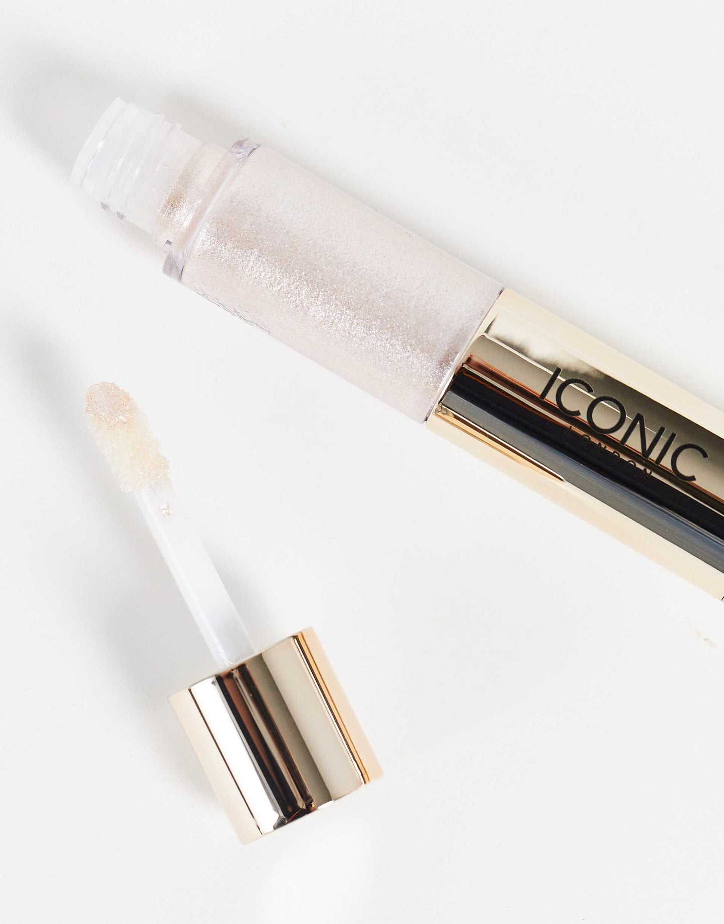 Iconic London 2 in 1 shimmering eye crayon with metallic pigment designed to create golssy shade quartz