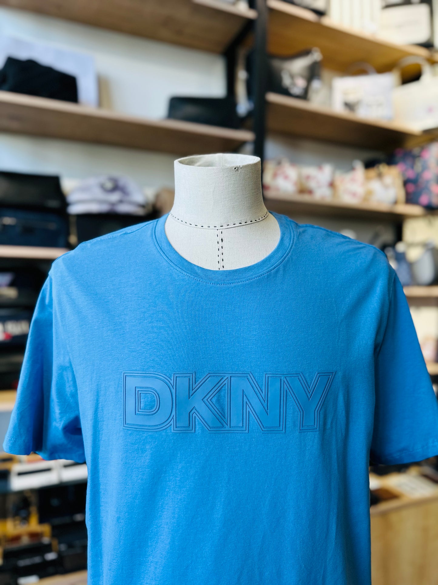 DKNY t-shirt size large