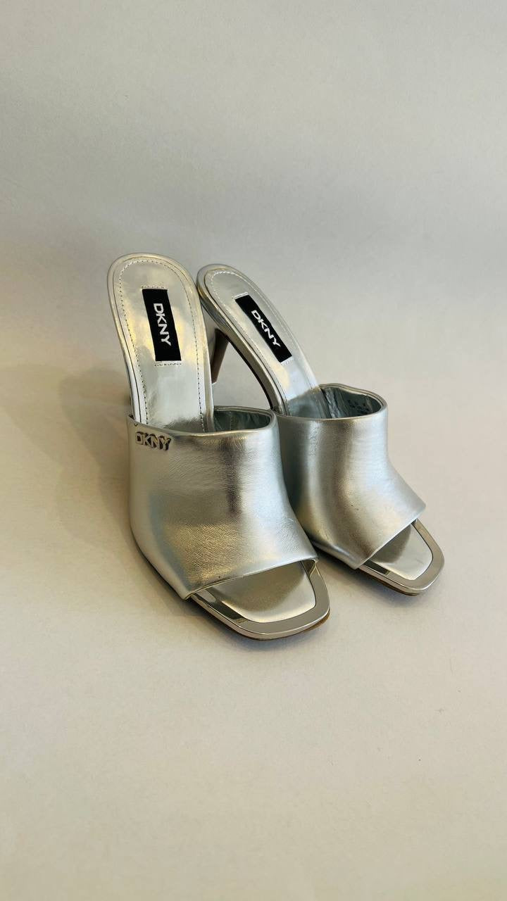 Dkny sandal size 37