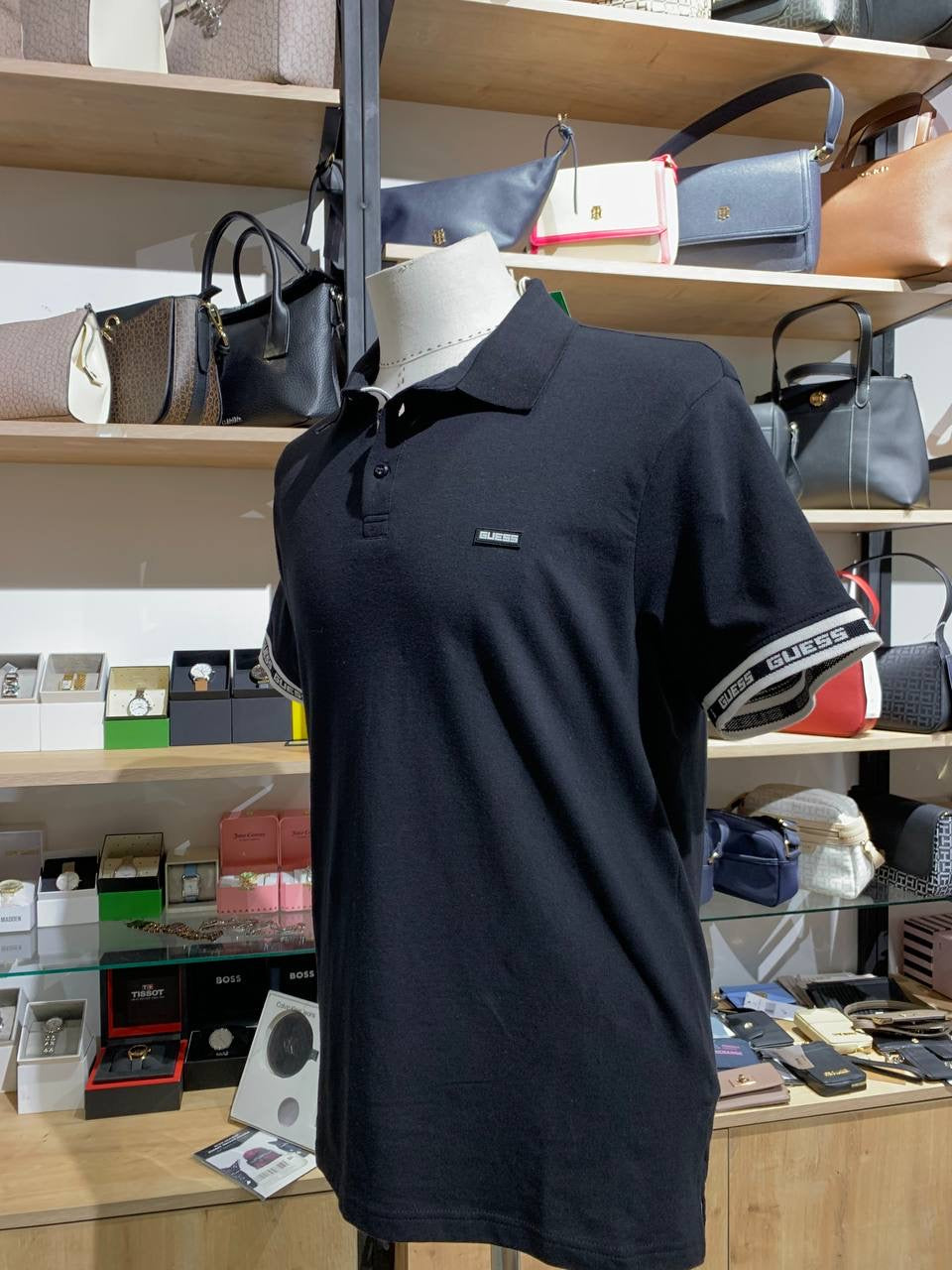 Guess t-shirt size medium