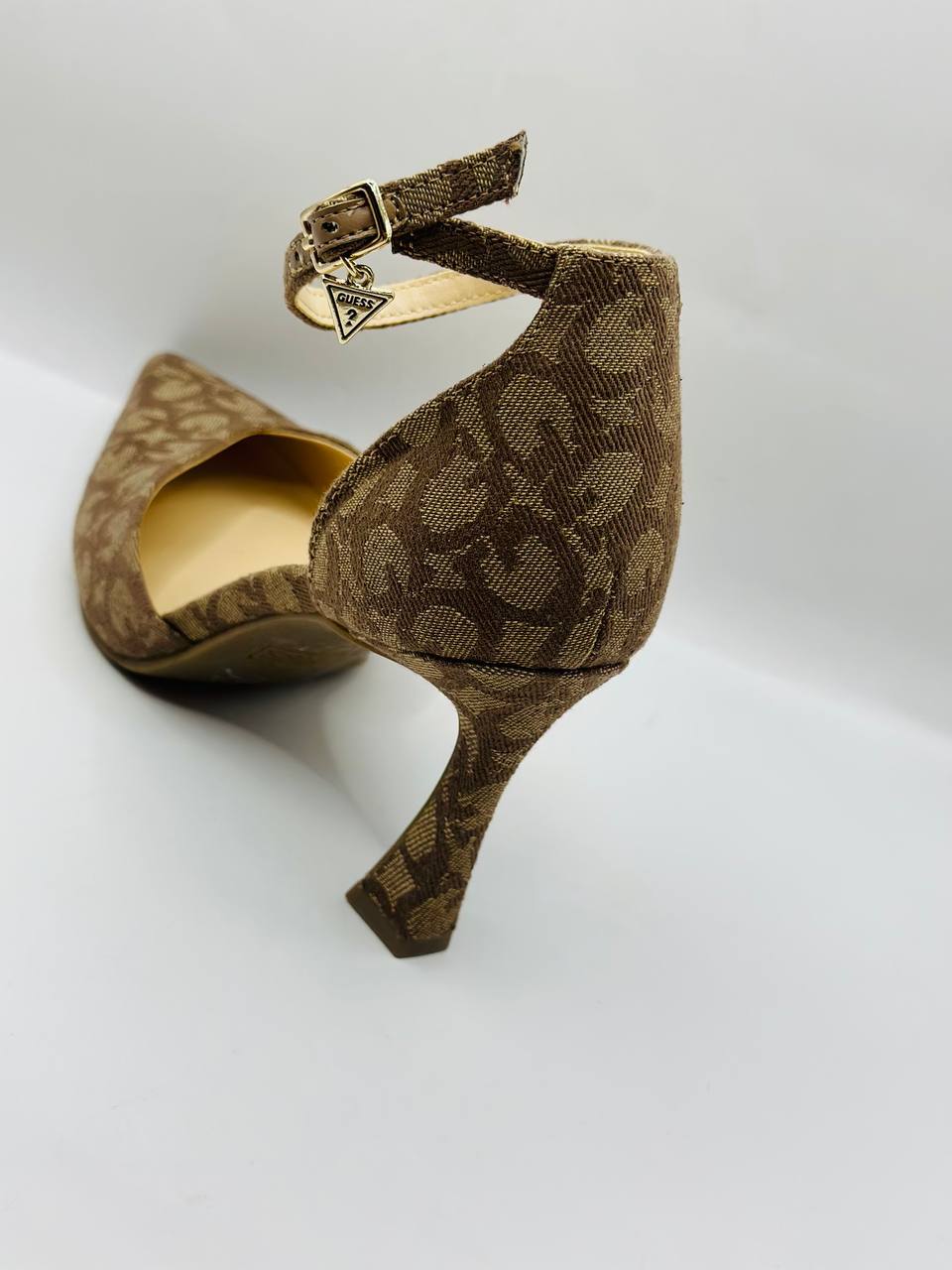 Guess shoes size 37