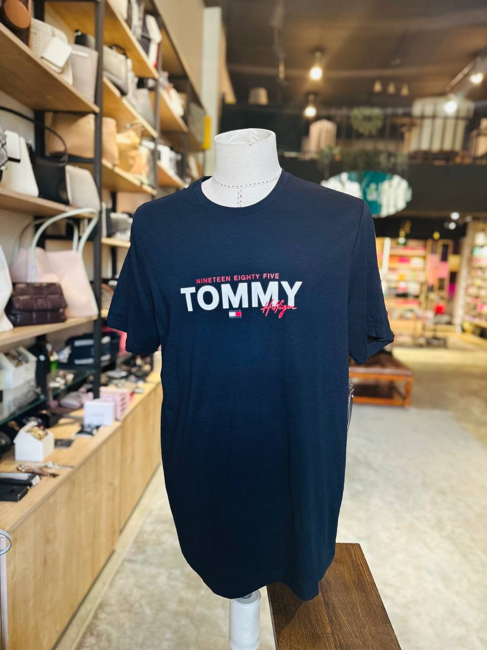 Tommy Hilfiger t-shirt size large
