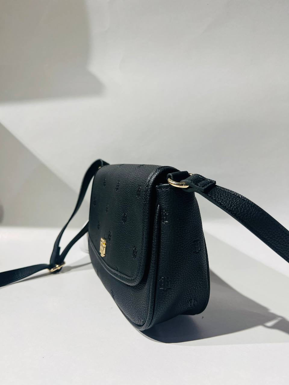 Tommy Hilfiger crossbody bag black