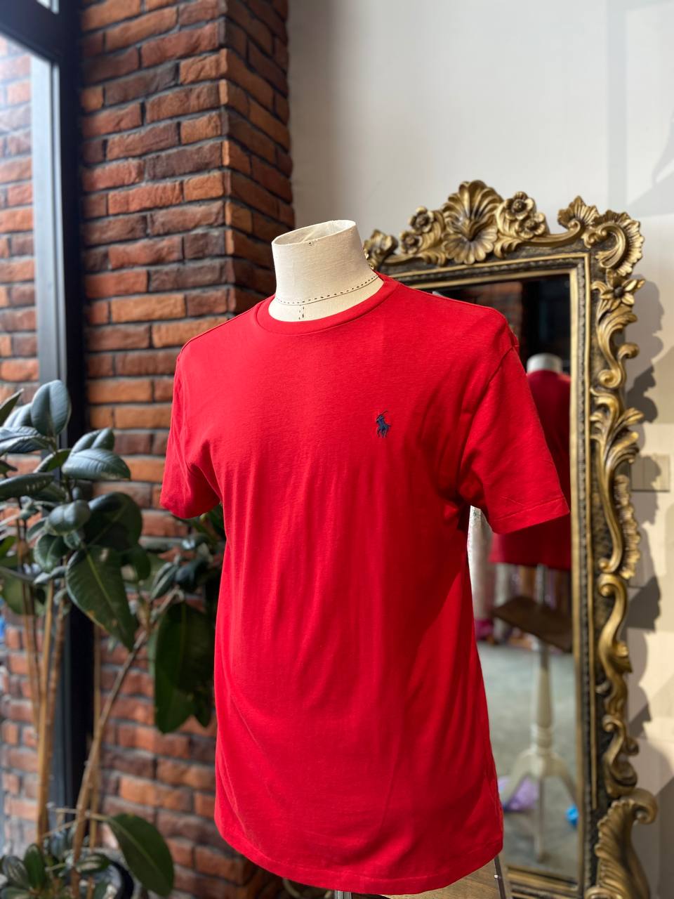 Ralph lauren shirt
Size: small
1 3adad