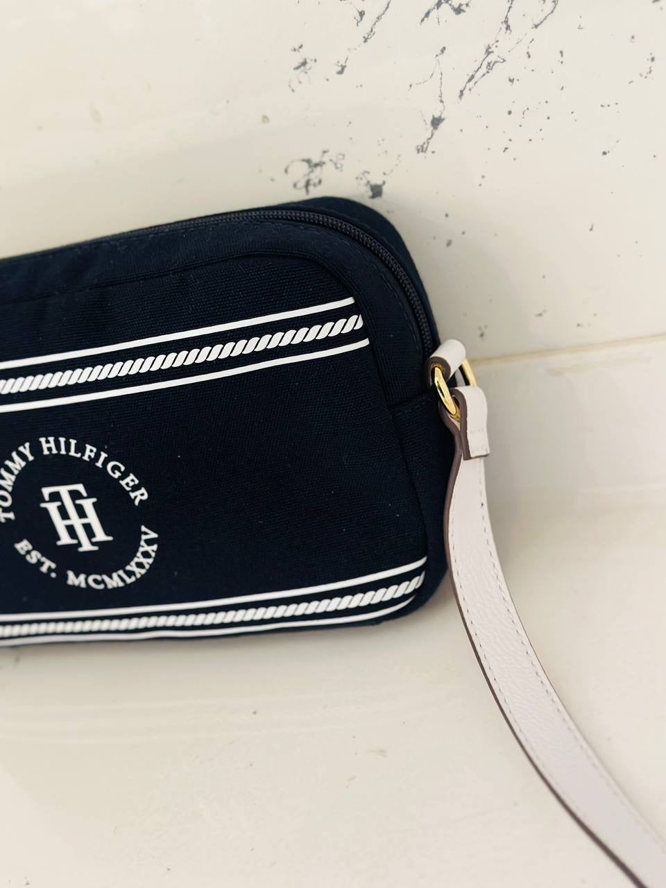 tommy hilfiger cross bag