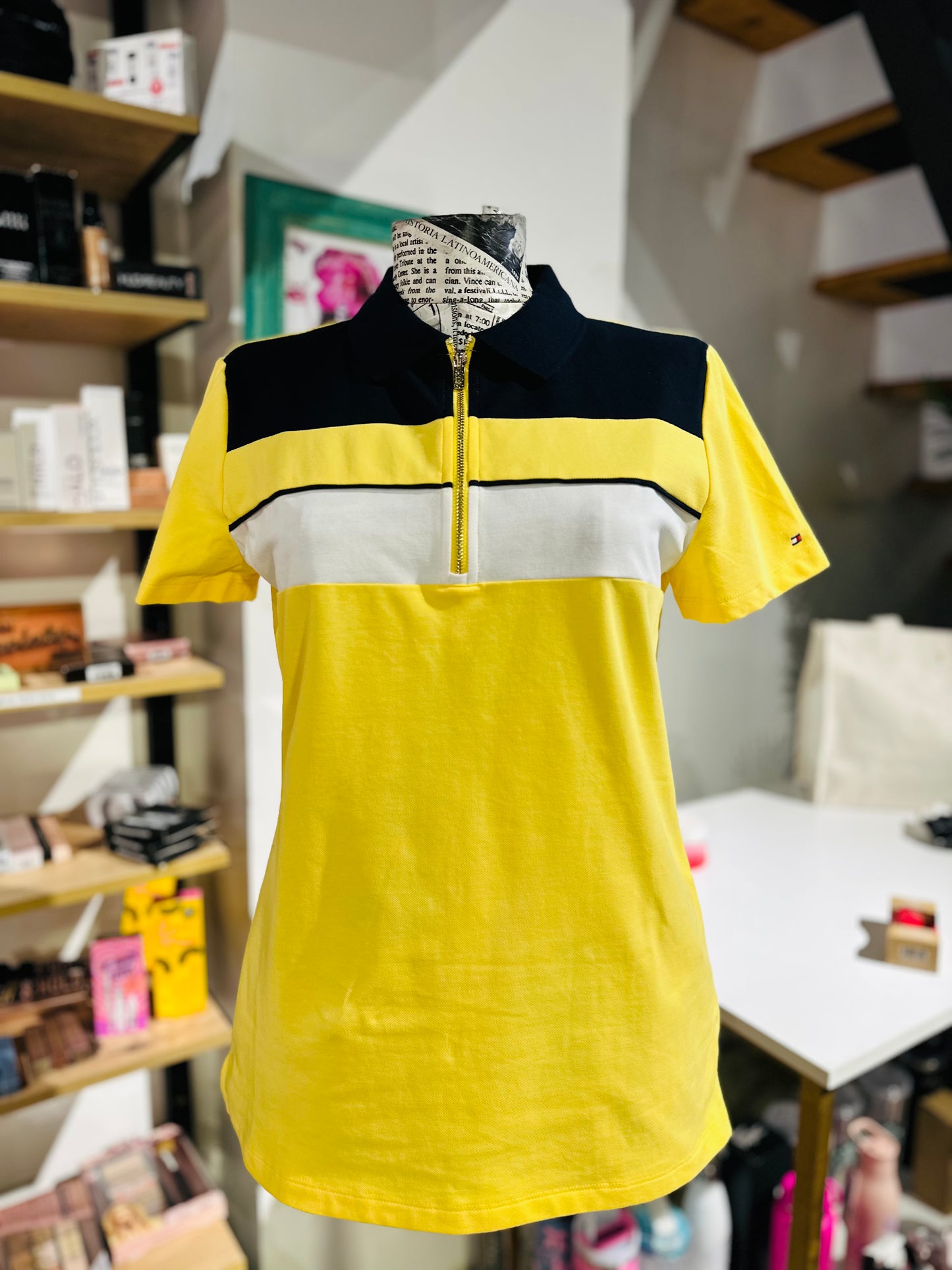 tommy hilfiger t-shirt size small