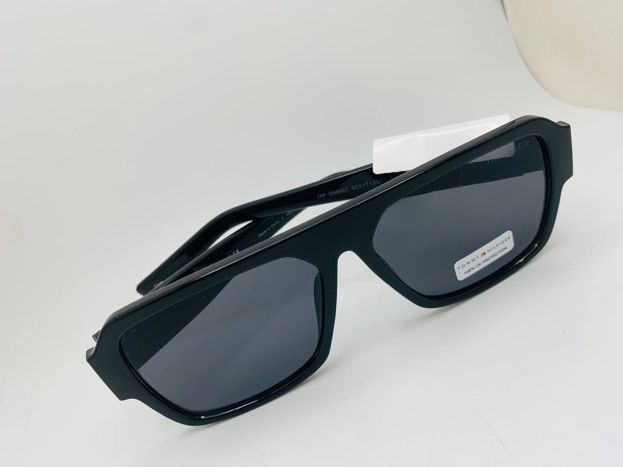 Tommy Hilfiger sunglass