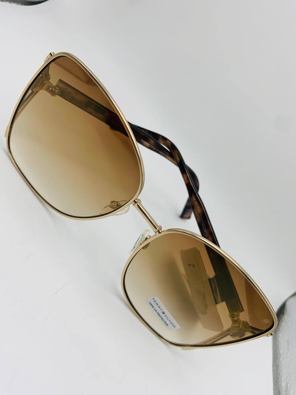 Tommy Hilfiger sunglass