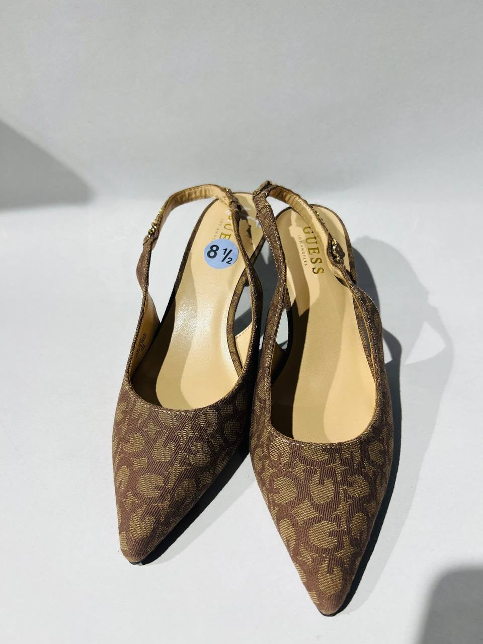 guess shoes size 39