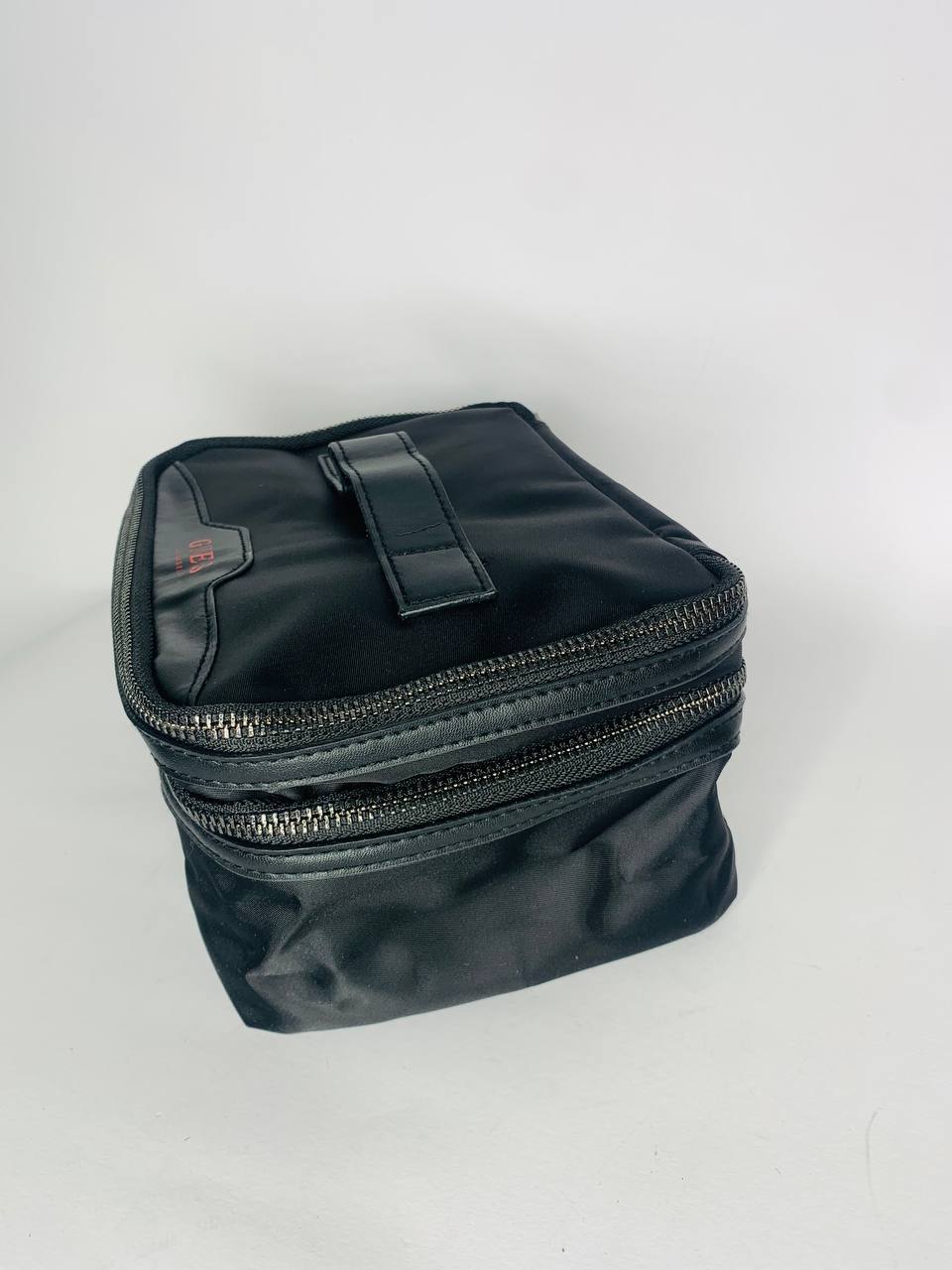 Guess makeup & skincare bag