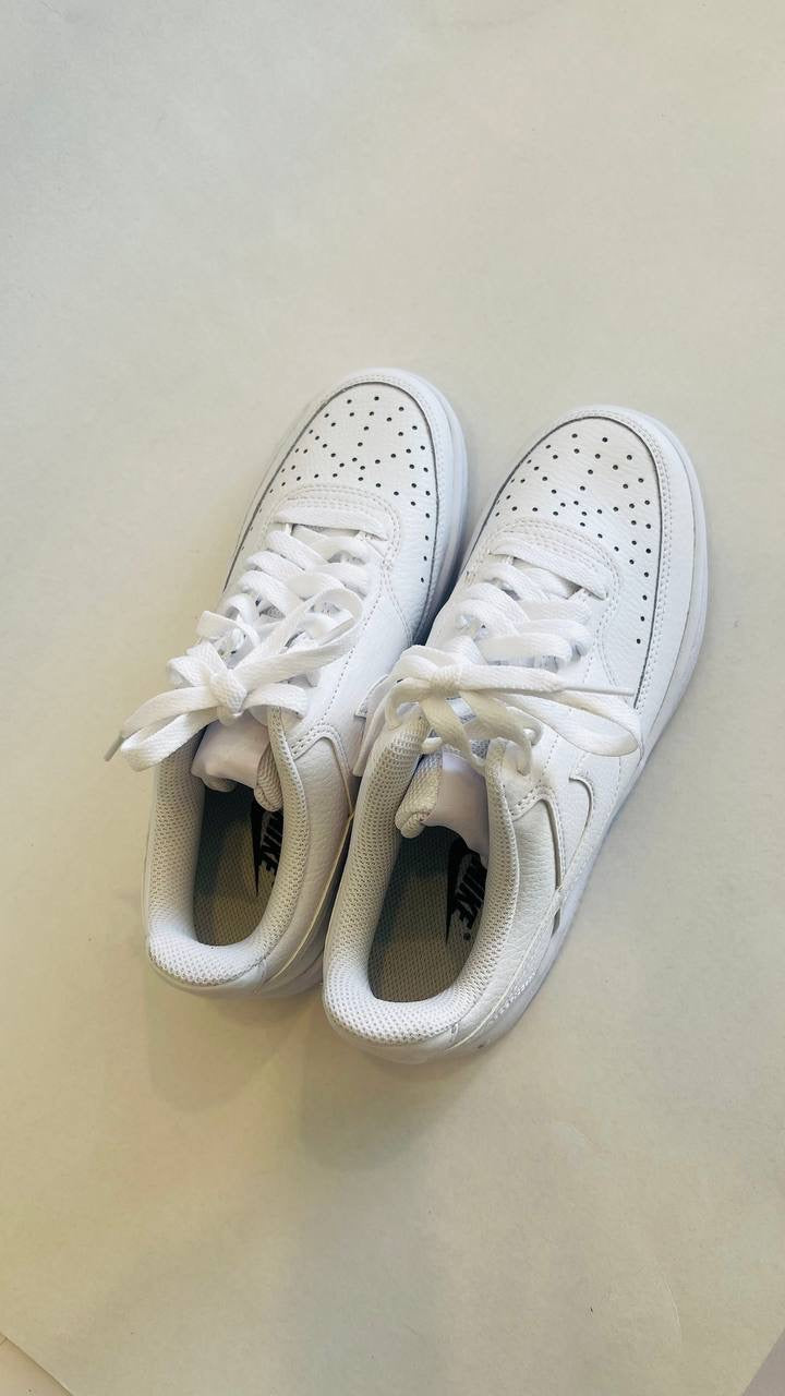 nike sneakers size 37.5